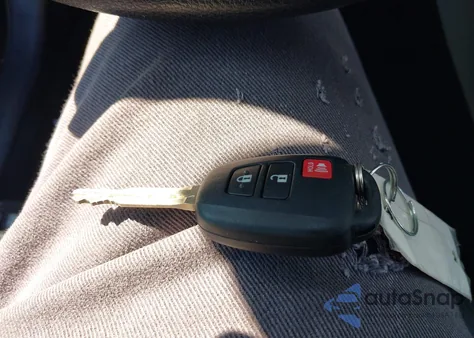 2024 Toyota Corolla Cross L z USA, uszkodzony, nr VIN 7MUAAAAG1RV101003